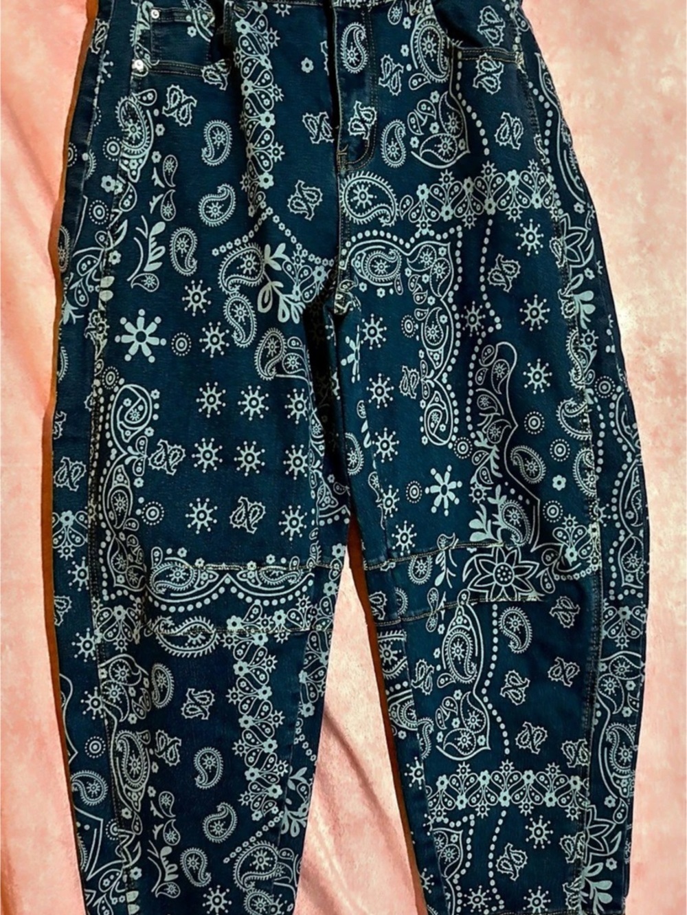 Paisley Barrel Leg Jeans Blue & White Paisley. Stretch. Size Large. Like New.